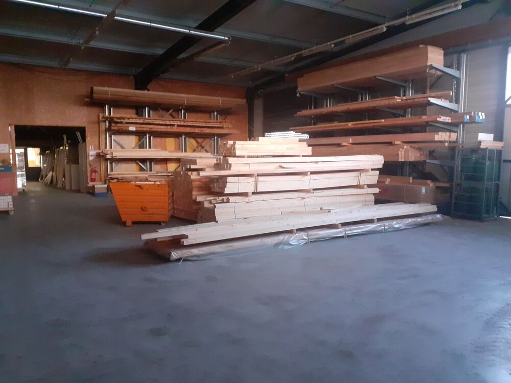 Stock de bois dans l’atelier de Domène